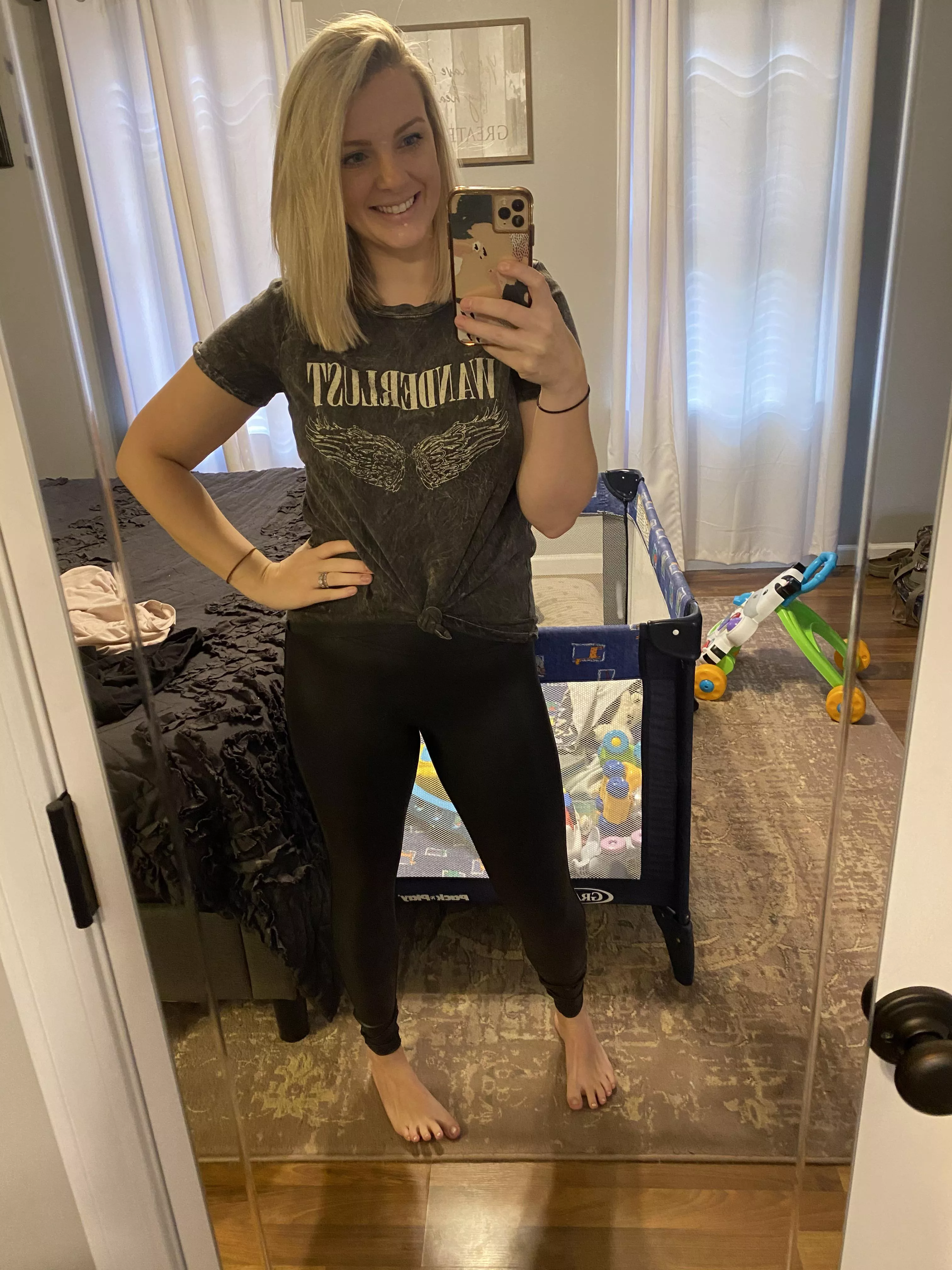 I just wanna know what you guys would do with her… i wanna lick some loads off her face and feet… my wife 28 mom of 1