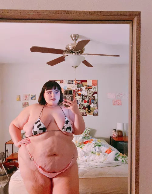 i love tiny bikinis on big bodies like mine <3