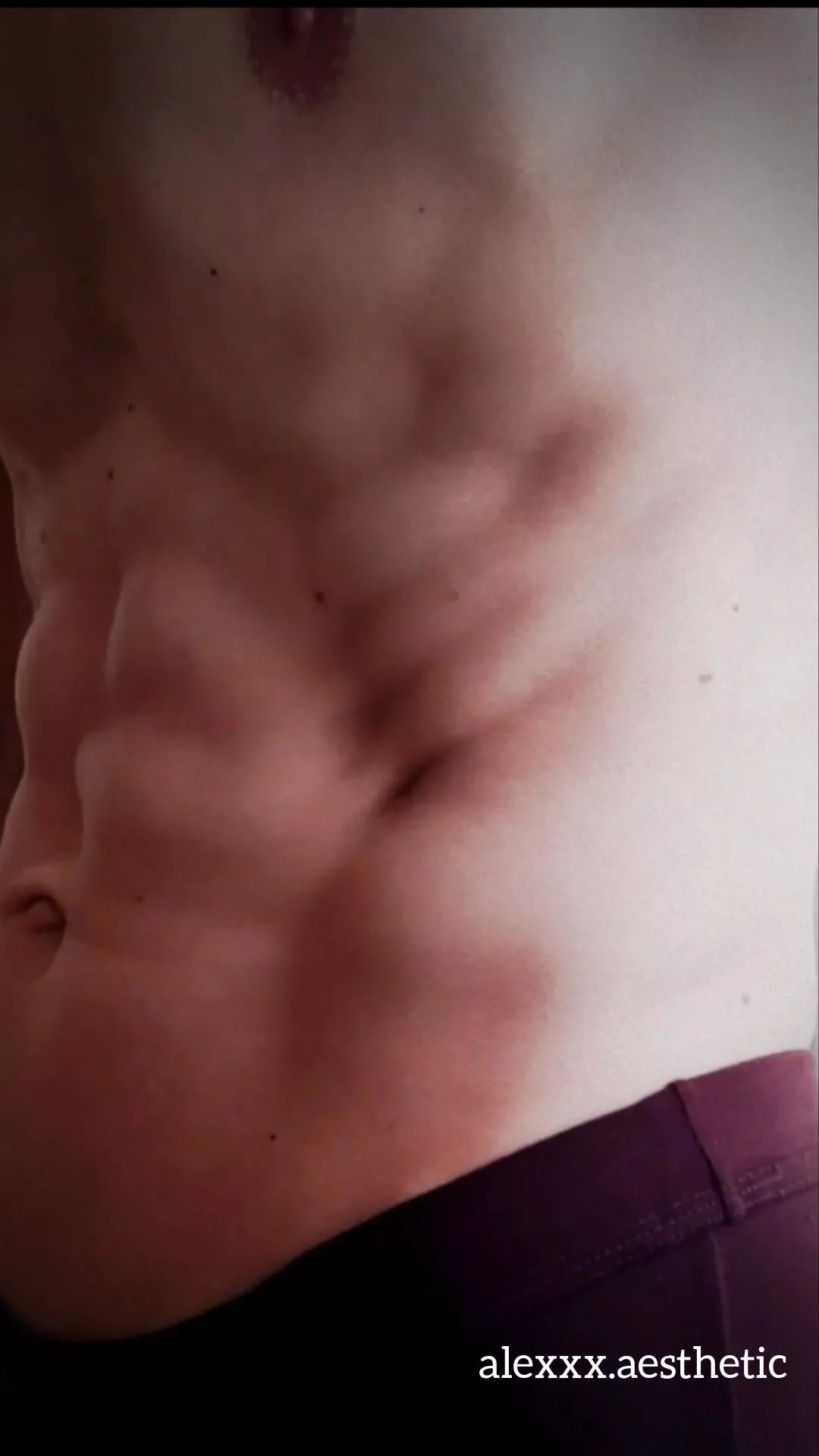 I need a sissy to lick my hard abs while I jerk off my veiny cock. 😈👅