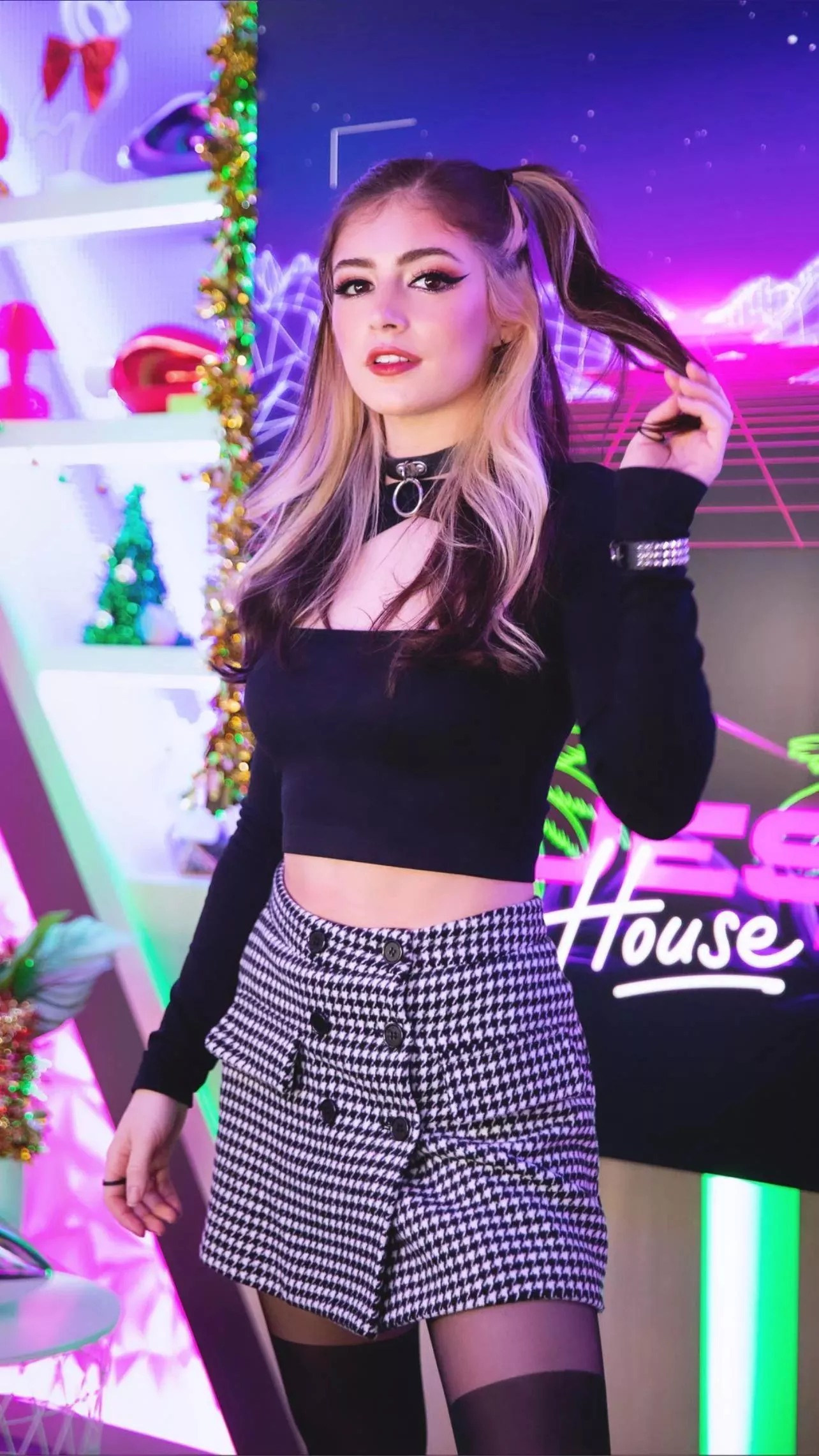 I need Chrissy Costanza or Ariana Grande to help me with my morning wood