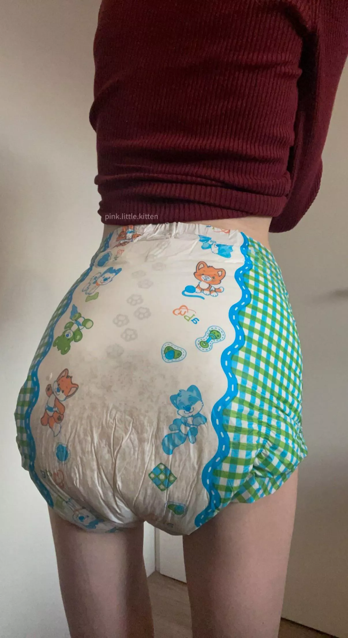 I wonder why my diapee is soo heavy🤔🙈