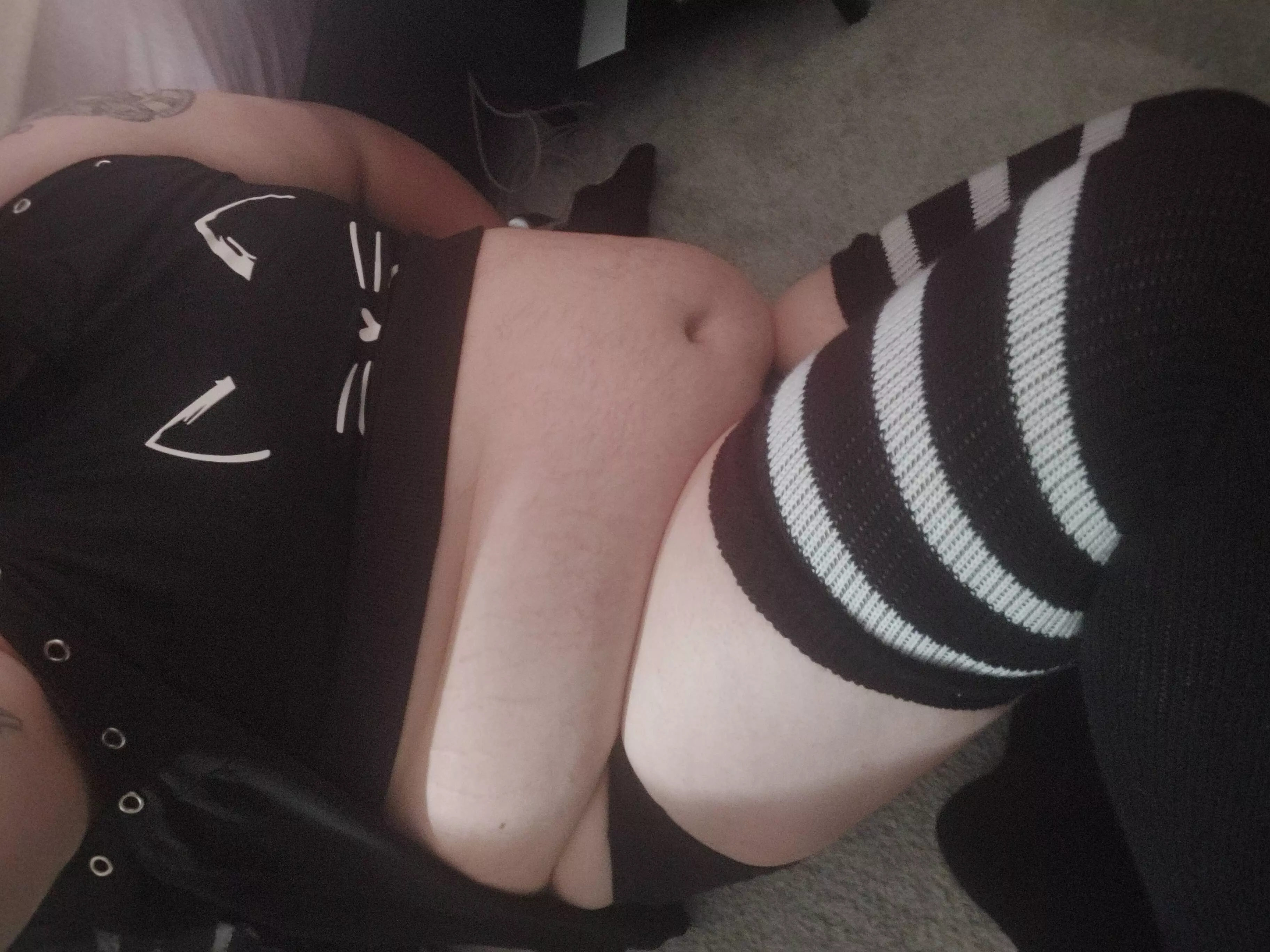 I'm loving this kitty crop top. Nyaa 🐱