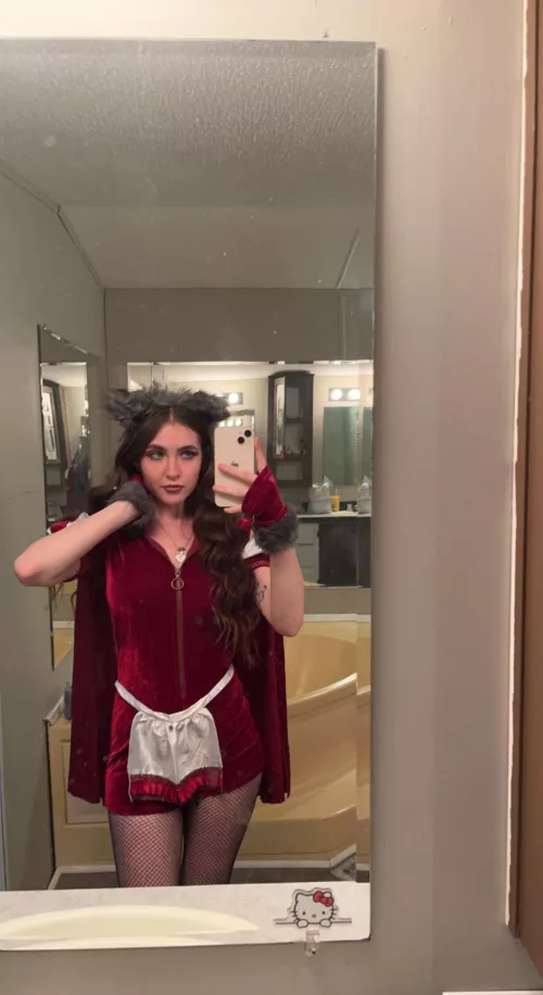 imagine me stripping down to just my fishnets 🥵