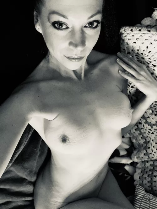 It’s been a couple days, missed you! 🖤🤍