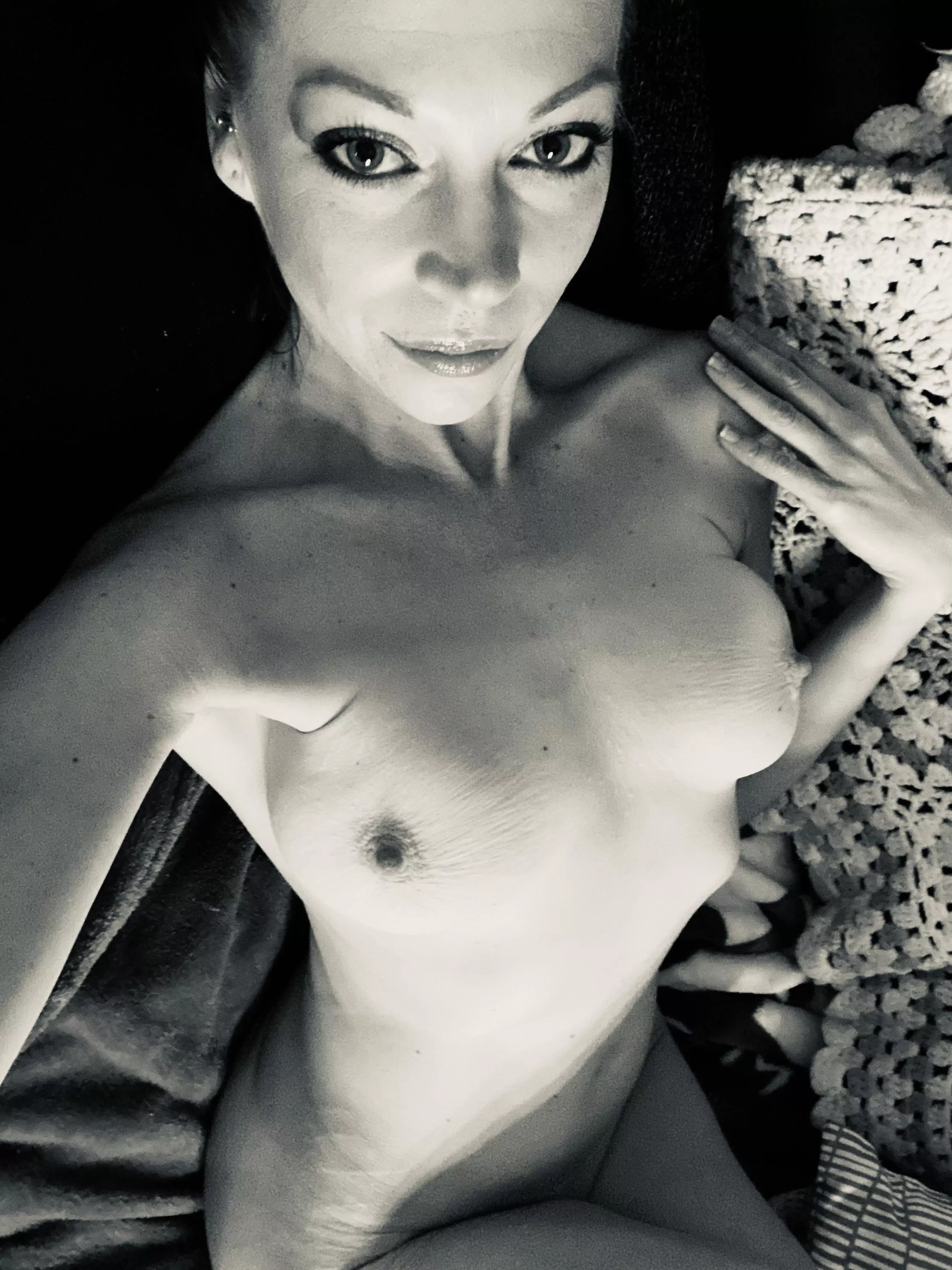 It’s been a couple days, missed you! 🖤🤍