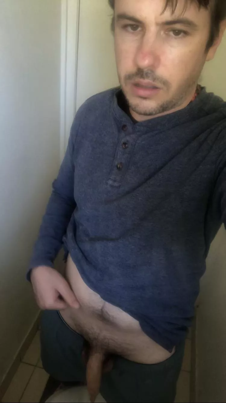 Just doing a piss 💦