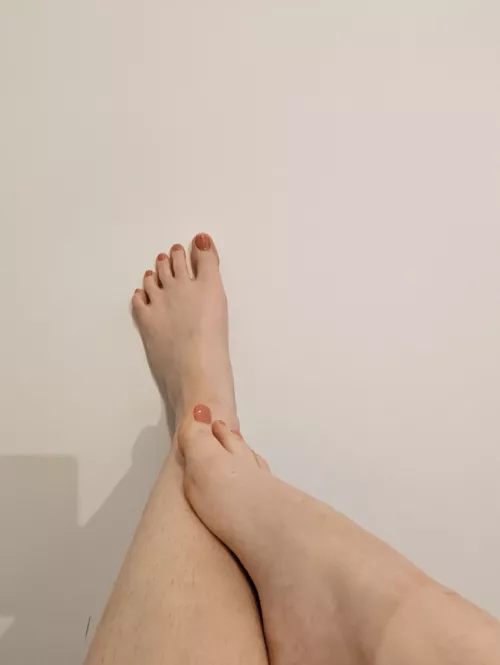 Just painted my toes 😍 How do they look?