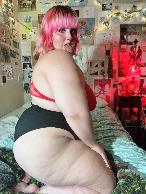 keep jacking off to me. it turns me on