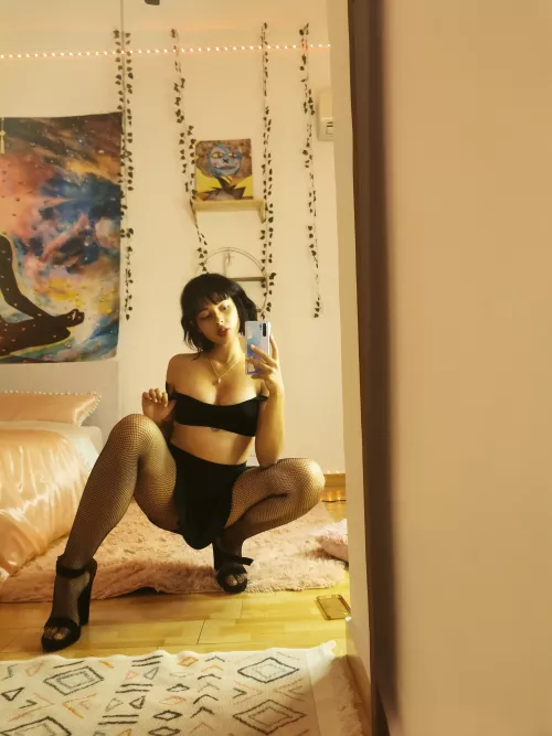 Let me introduce myself with a cute little picture