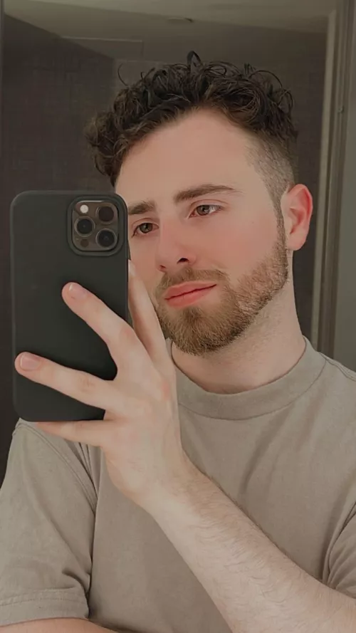 Looking for some friends who play PS and enjoy survival horror (DBD, RE, TLOU, Dying Light, ECT.) feel free to message me 🥲