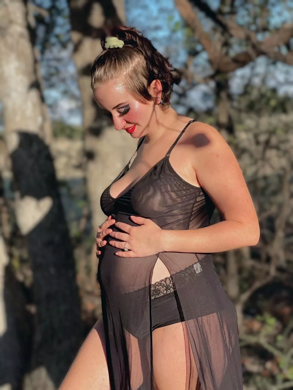 month 5 and feeling sexy as hell 🖤