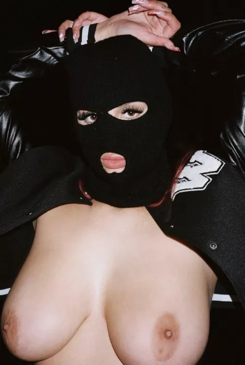 My hands are up, you’re free to do to me what you want 🥵 💦🍑