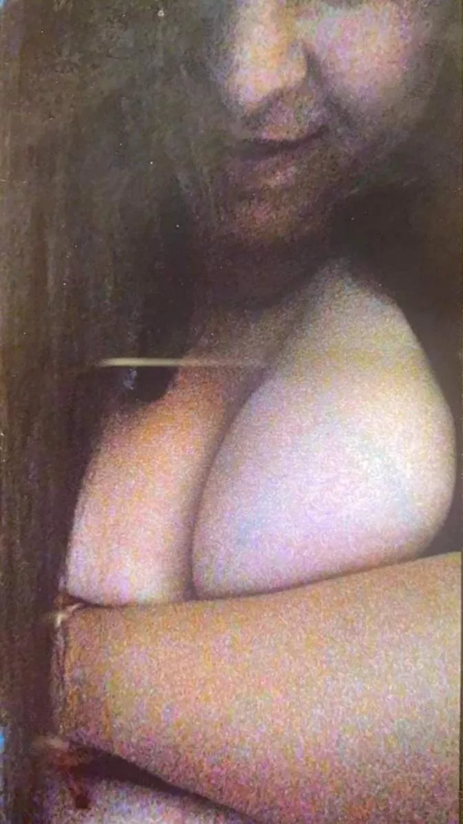 My wife got huge boobs. Dm for trade.