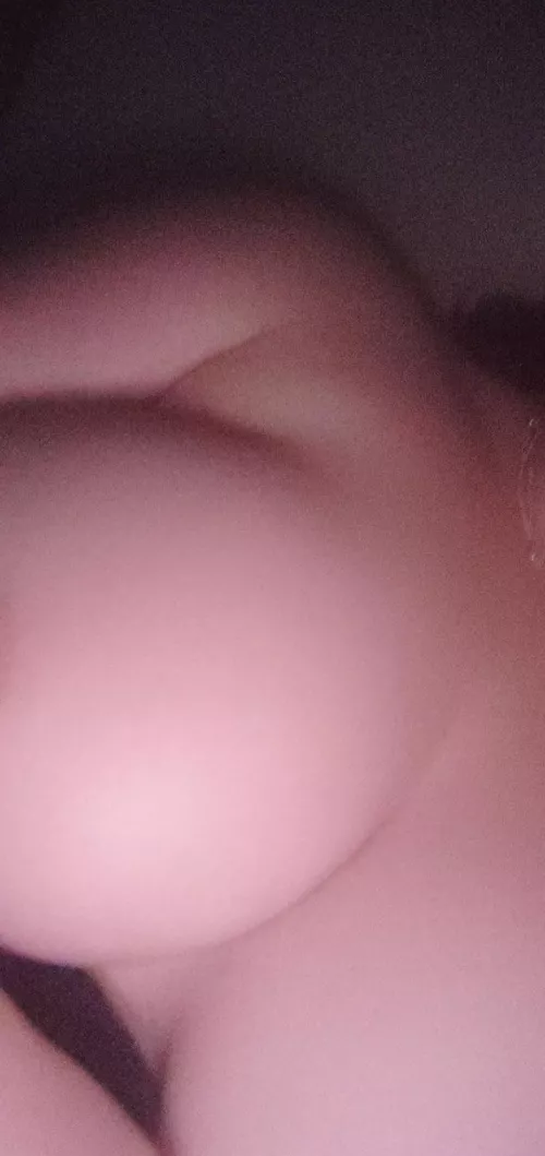 need a girl to suck on these /18