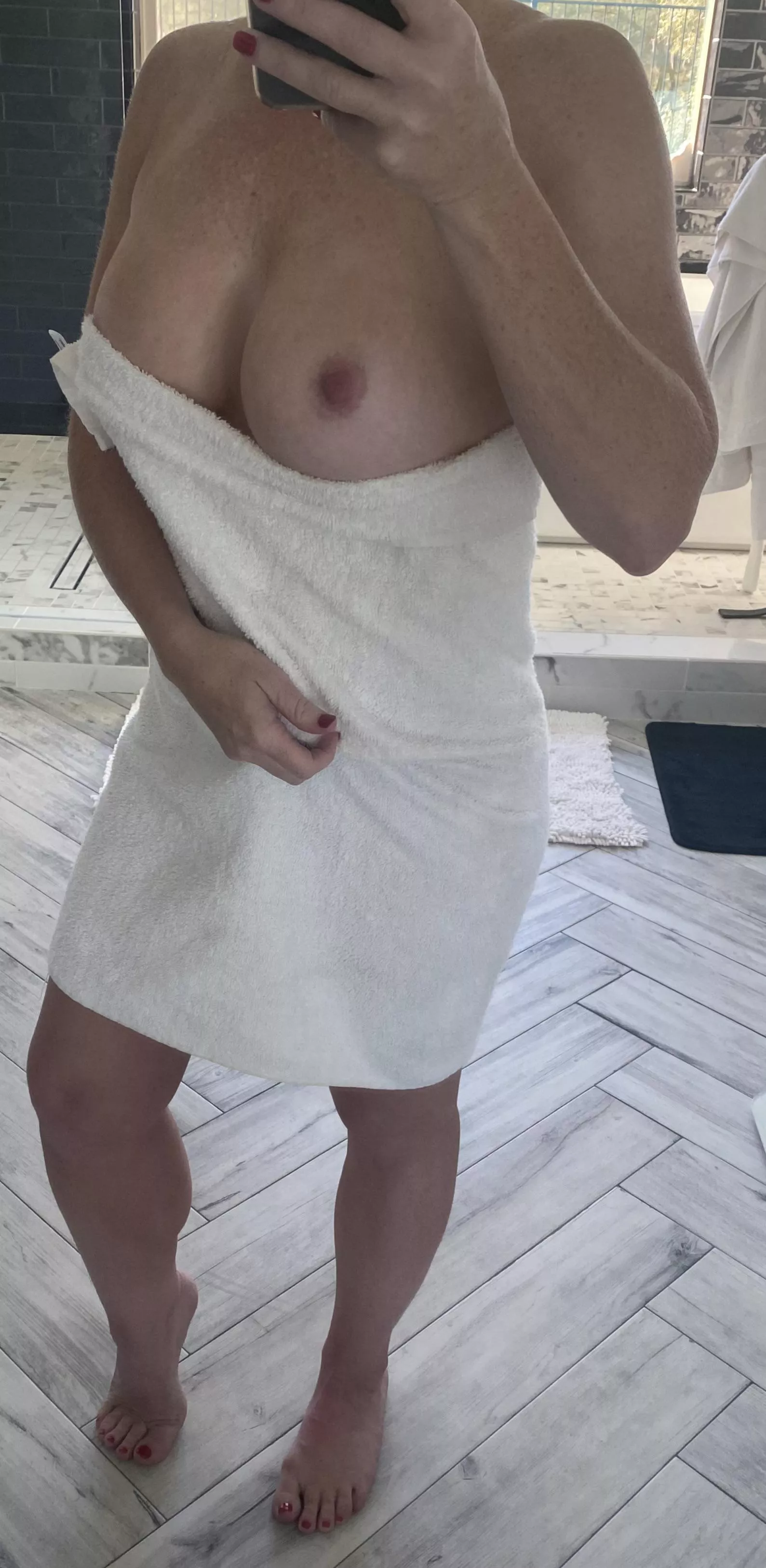 Nice and clean, but this Milf wants to get dirty…