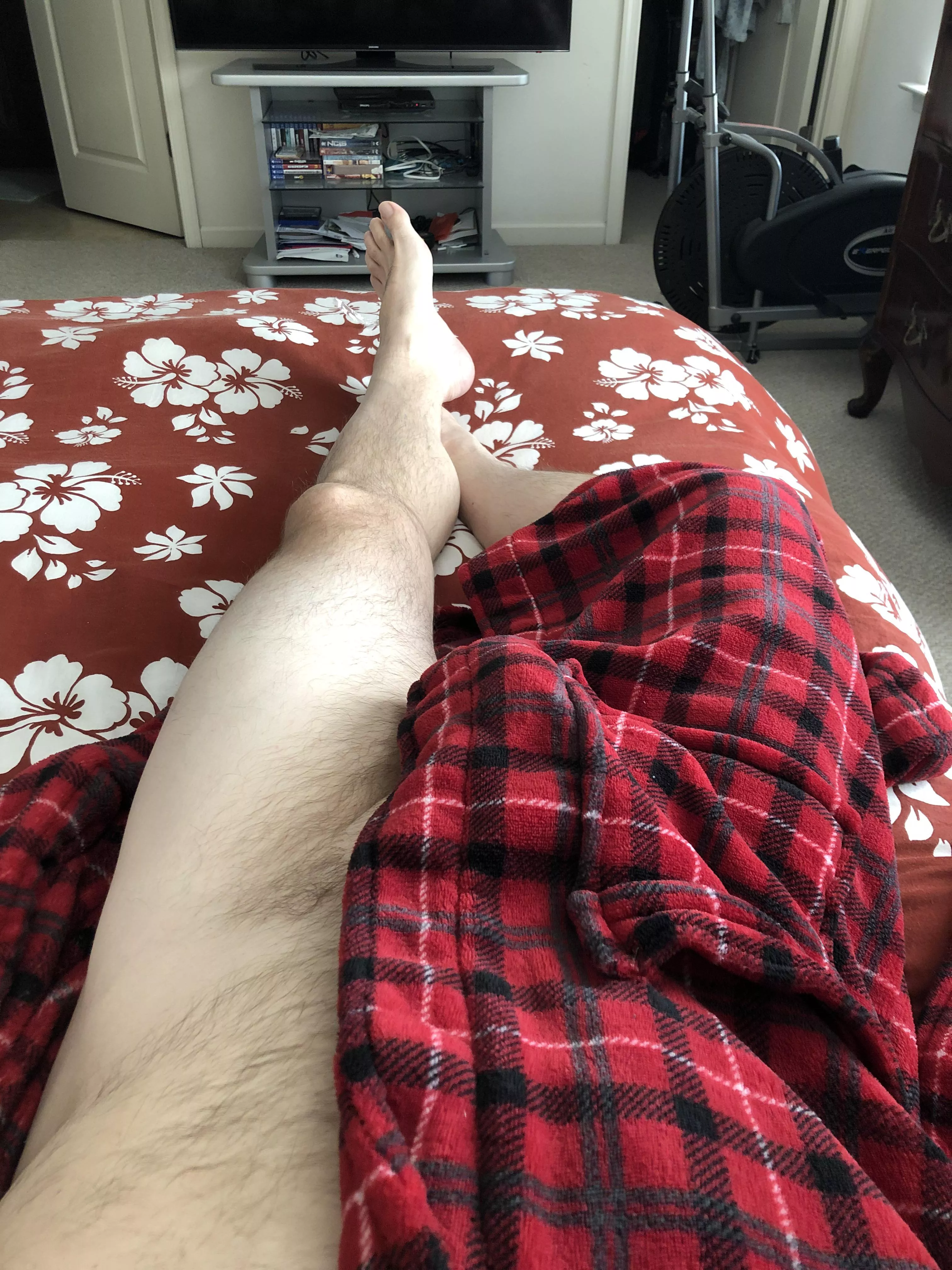 [OC] M4F Relaxing after a hot shower. Wishing I had a girl next to me.