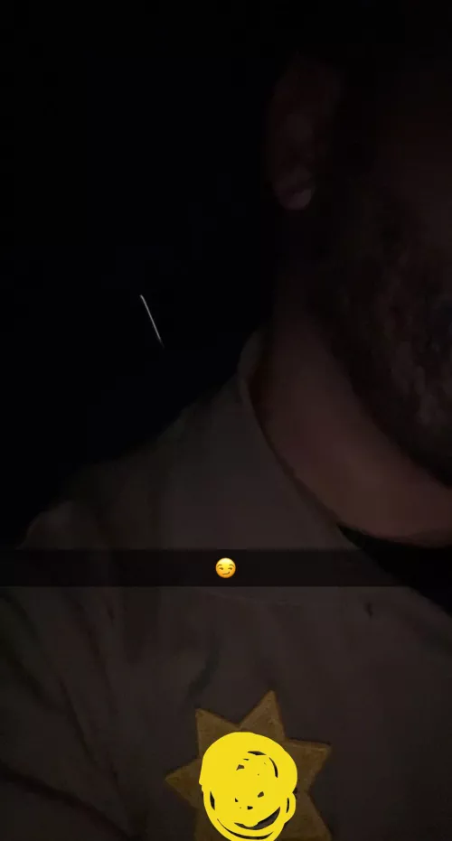 Officer here hmu DL latino