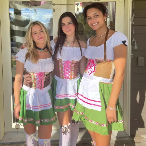 Oktoberfest frauleins