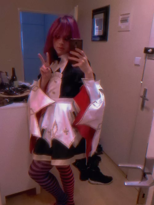 purple haired maid :'3