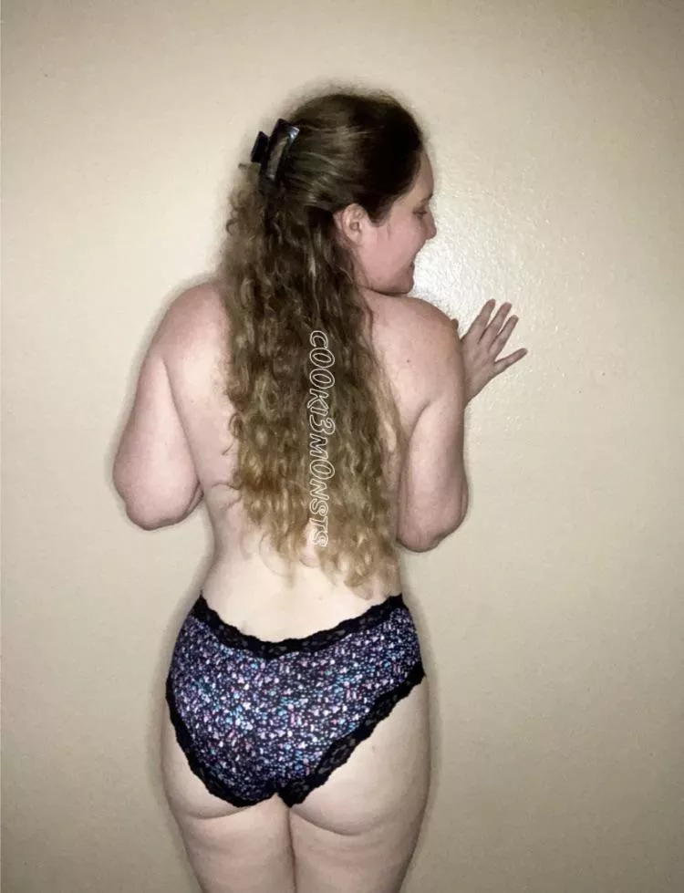 Sexting and cam sessions today! I also have my panty inventory in my comments [selling]