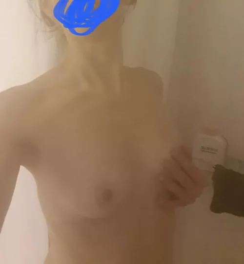 Showertime (f48, 52 kg, 170 cm)