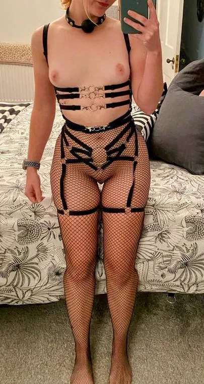 Showing off for Daddy [F]