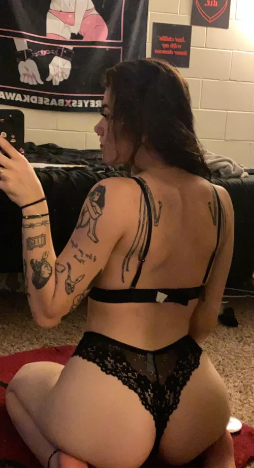 sitting nice n pretty