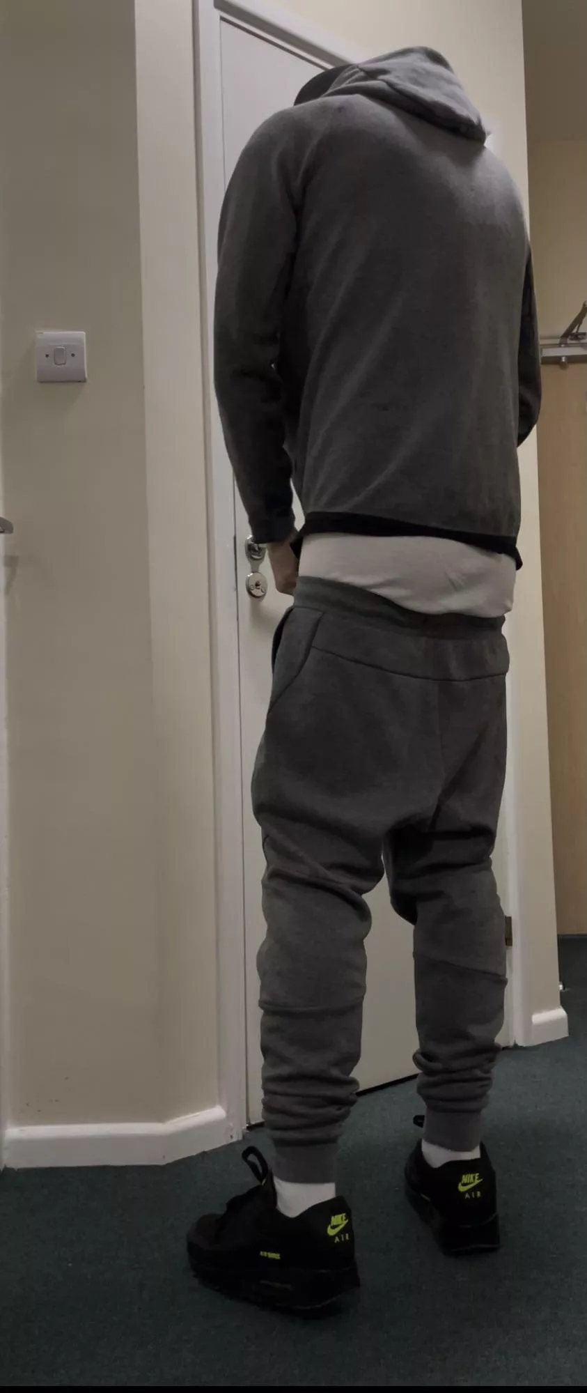 Straight friend came over couldn’t stop myself staring had to sneak a pic