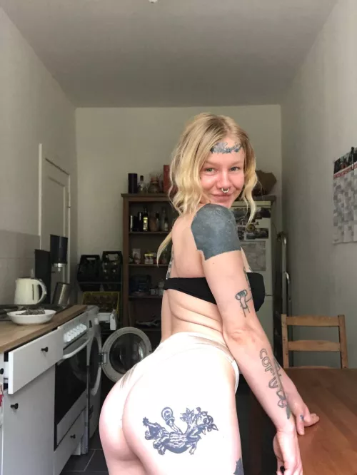 that juicy ass needs a man's strong hands