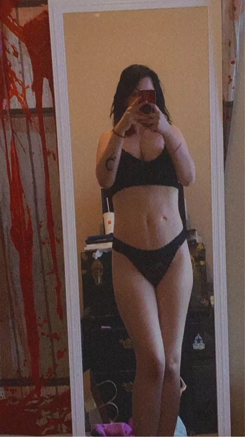 This 2003 slut wants to suck your cock