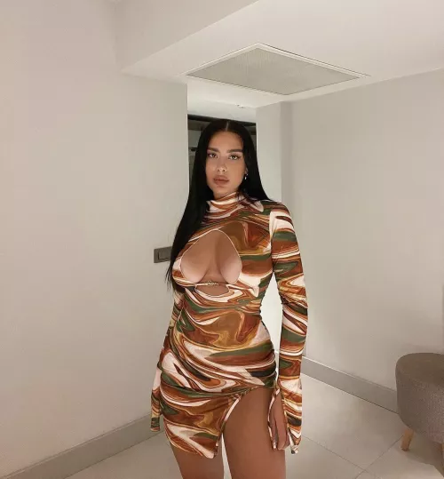 Tight dress, tanned skin