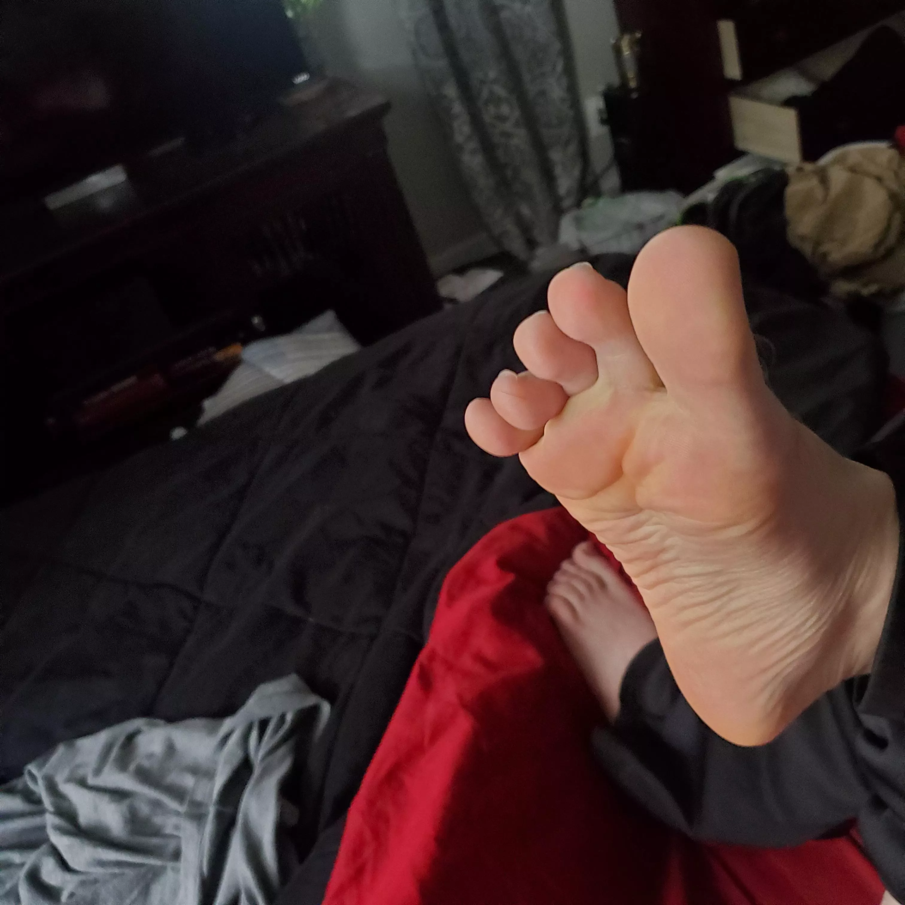 ugh these need rubbed! Hands, tongue, cock... just rub them.