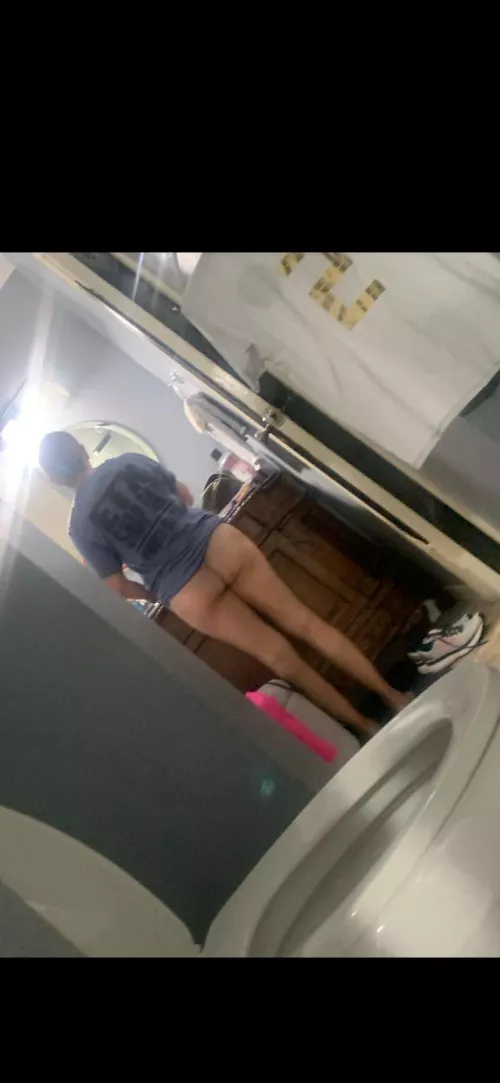 Unaware house wife🤫, showing off somehow comments makes me horney. Lol. Am I the only one.🤔?