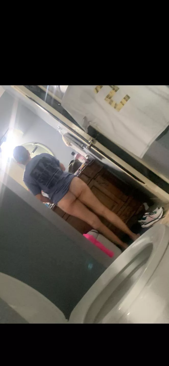 Unaware house wife🤫, showing off somehow comments makes me horney. Lol. Am I the only one.🤔?