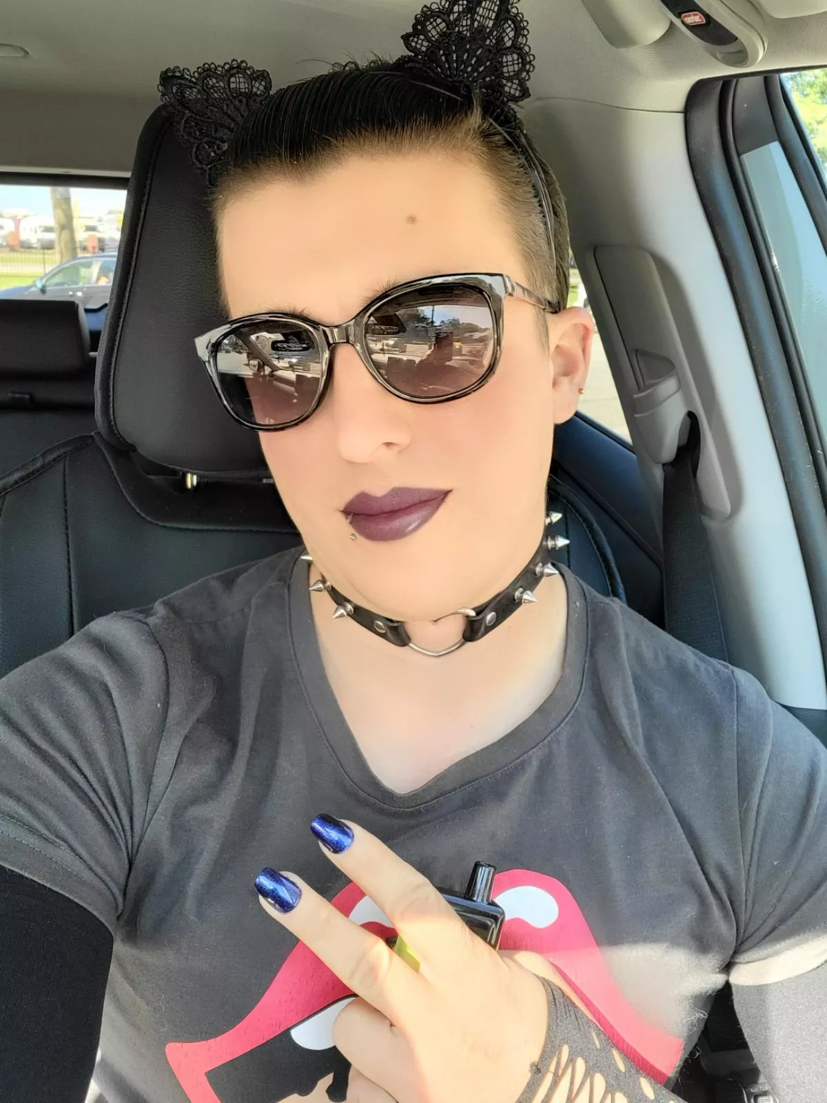 Wanna make out? 😸