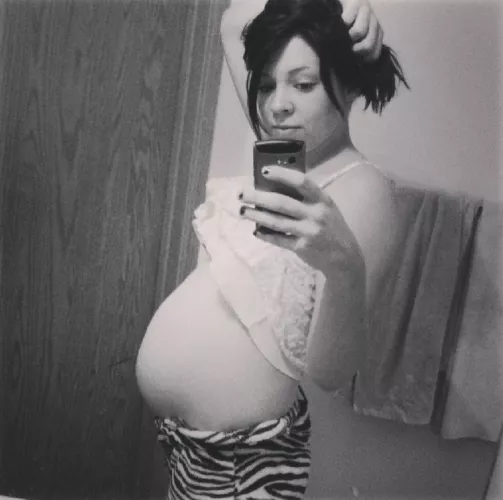 when I was 27 weeks with my first 😍