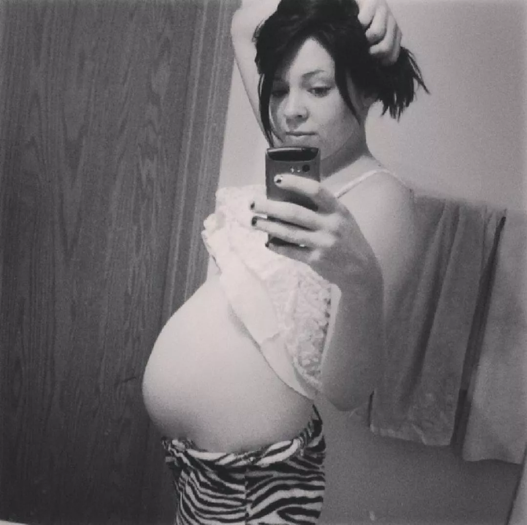 when I was 27 weeks with my first 😍