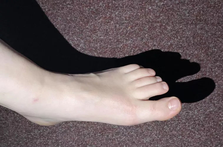 Who thinks their tiny dick is small enough to fit between my toes?