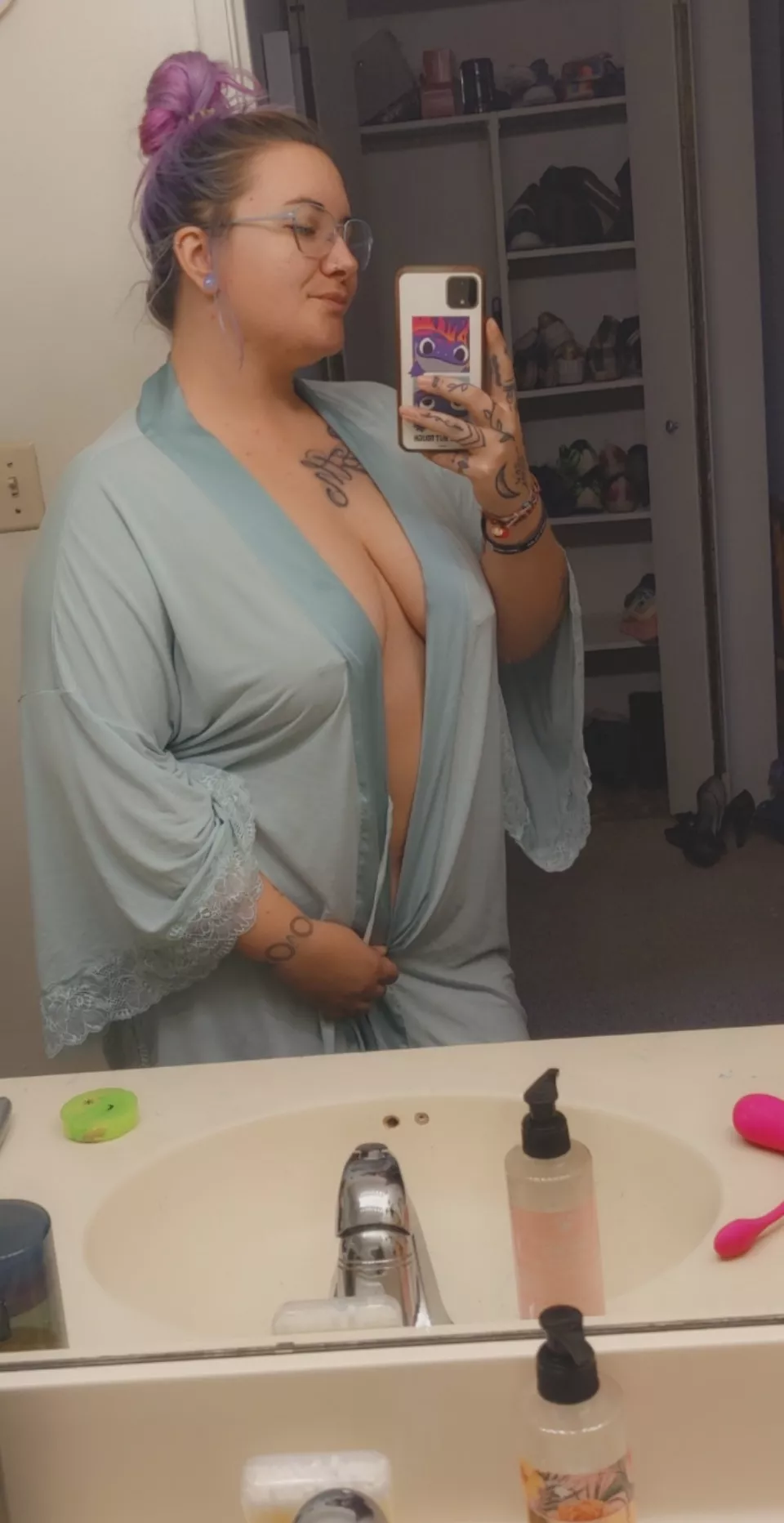 would you mind if I slipped out of my robe?