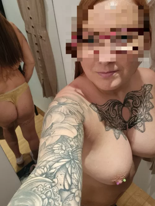 would you9 fupck me in the changing room while am trying on new clothes