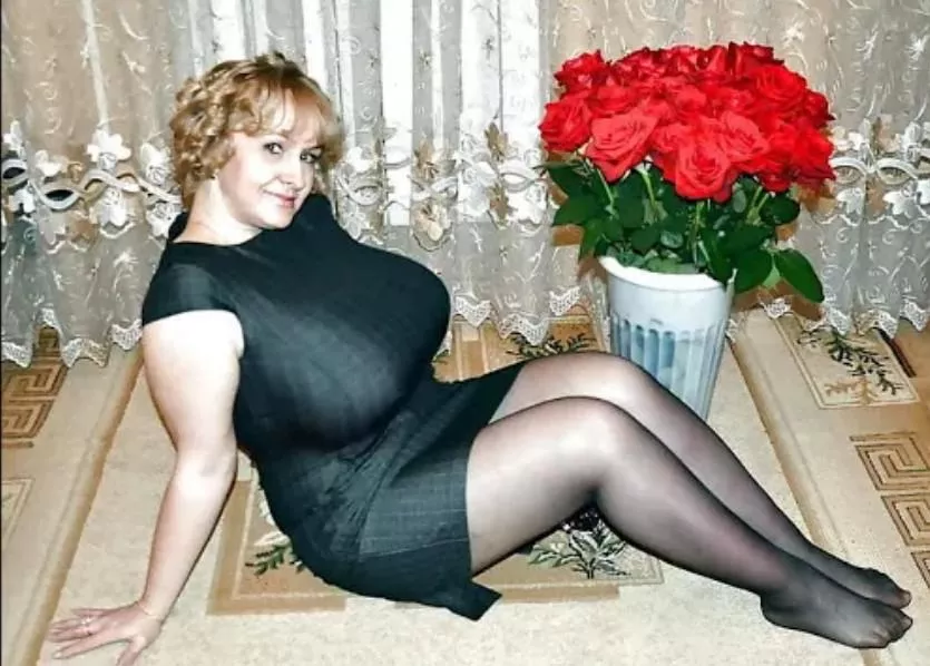 Zaftig buxom blonde in black