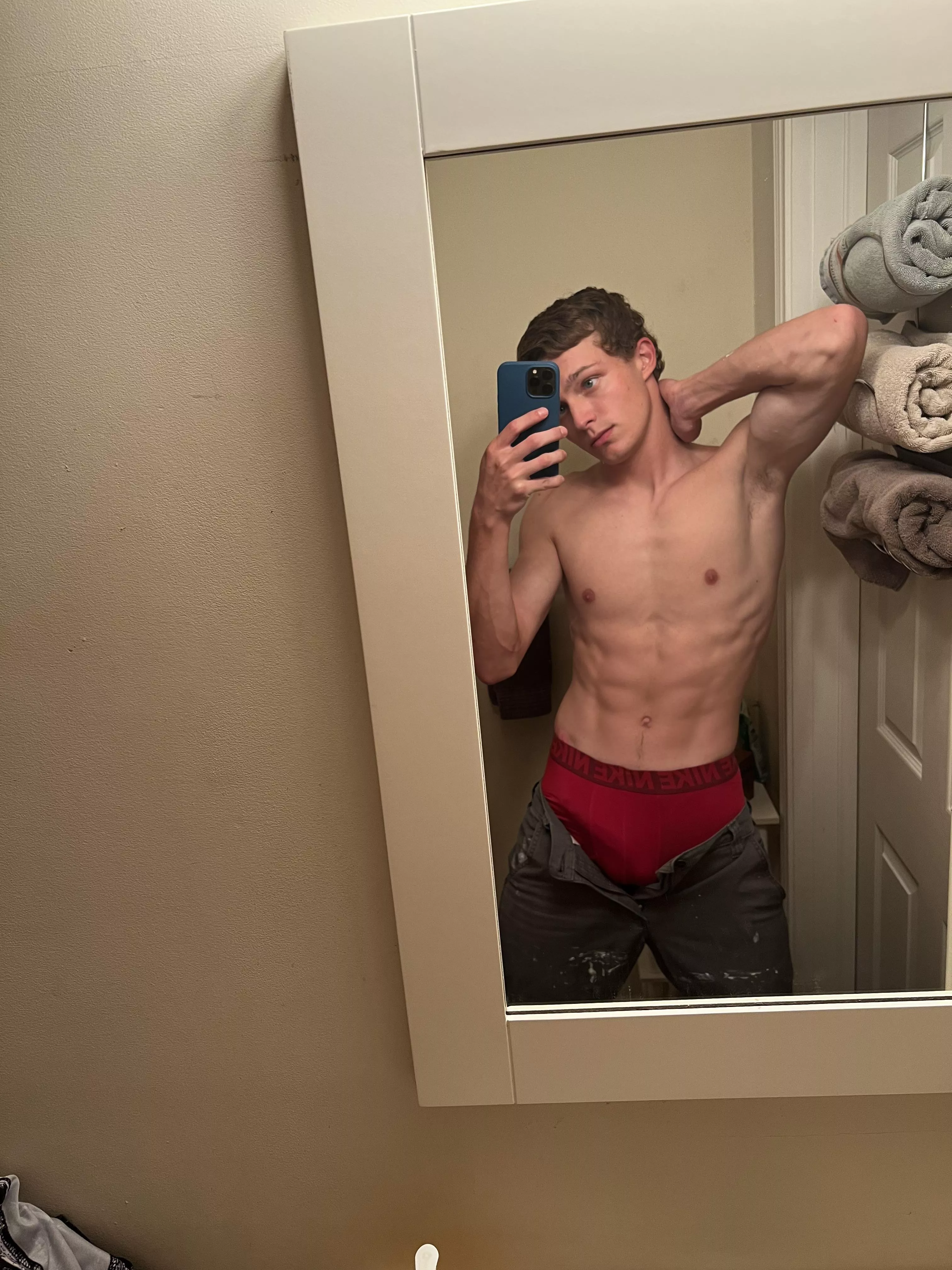 [21] These pants feel nice coming off after work 😅😜