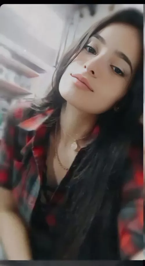 23F never had kissed a girl before and want to try, any takers?