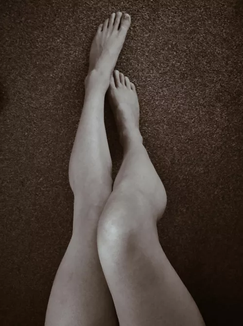 a few filters makes a darker pic of my little legs pop