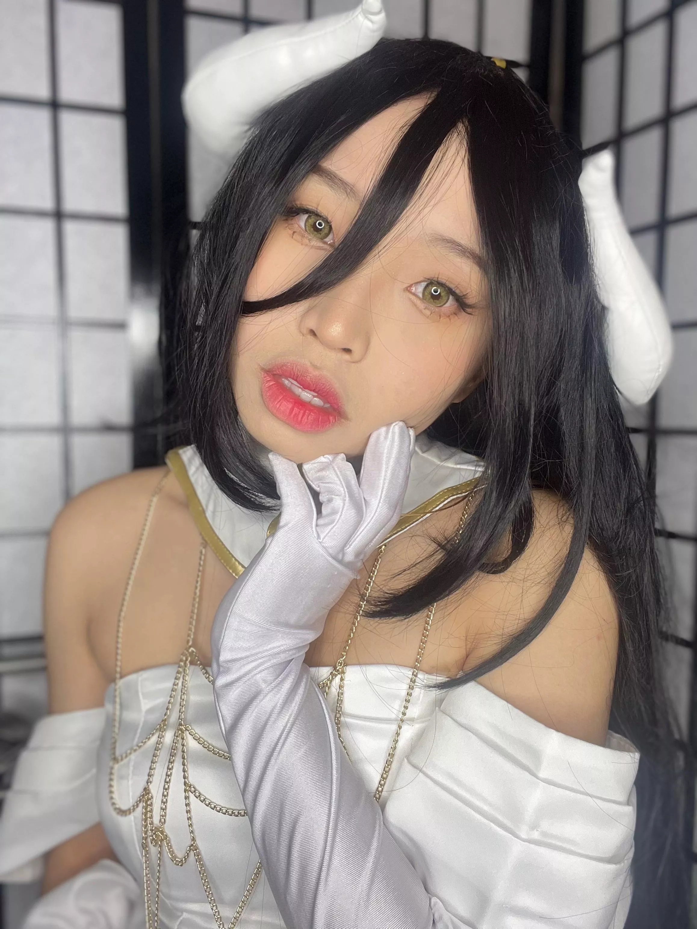 Albedo wants her bone daddy 😈🥵