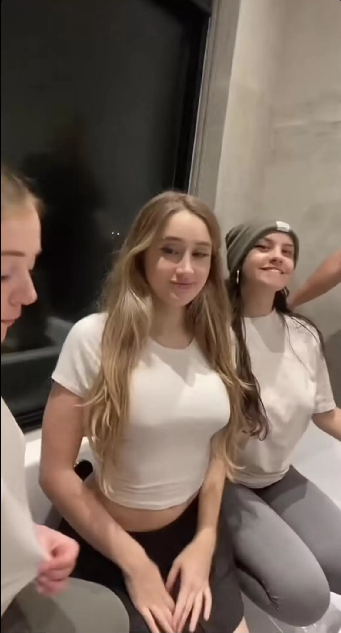 Anyone knows the girl in the middle or has the link of the full video pls ?