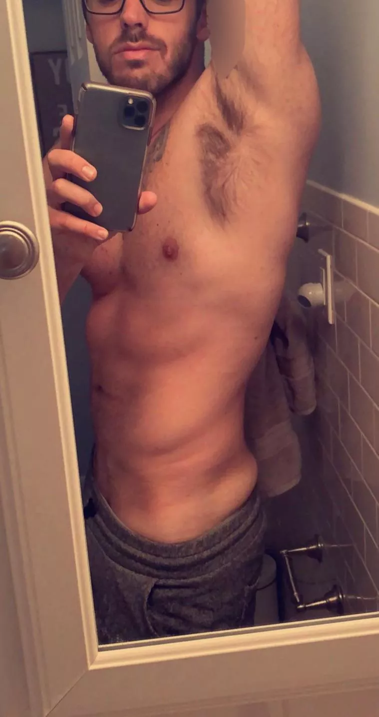 Anyone wanna get thrown around the bedroom by a 6’4” guy in glasses?