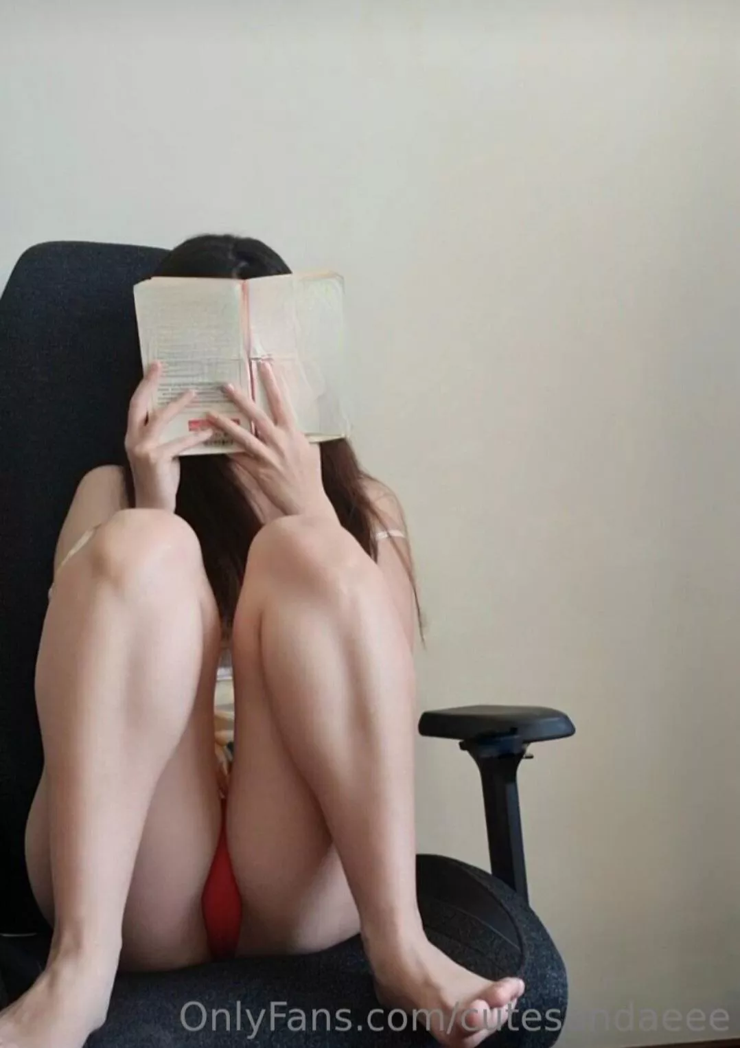 bbygirl needs a smaller chair 🥺