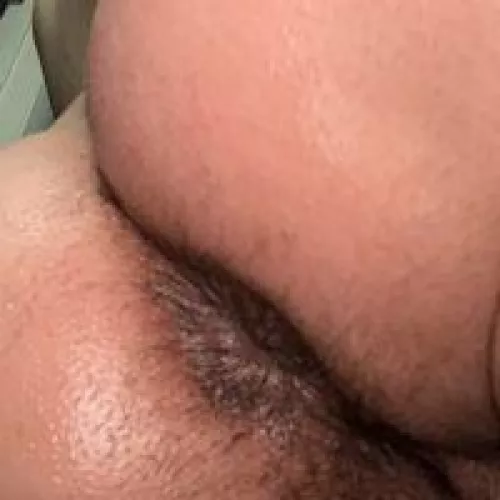 Bored and horny let’s chat 😈