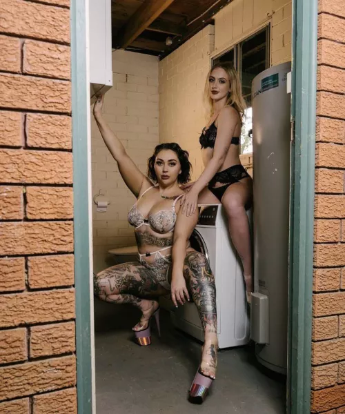 Brunette-1 or blonde-2